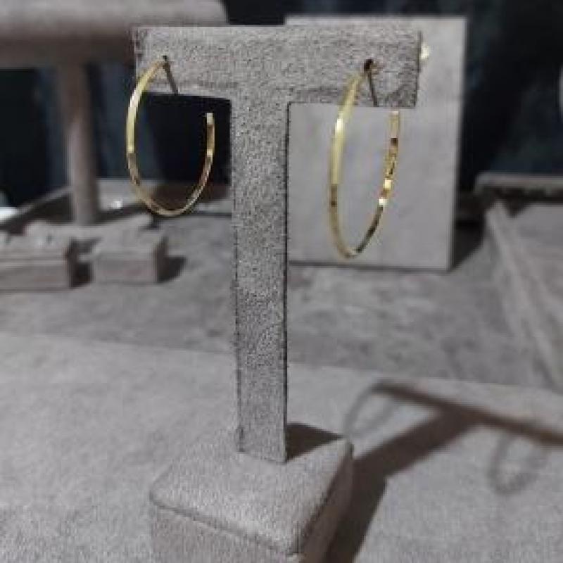 Argola Redonda Fio Triangular G