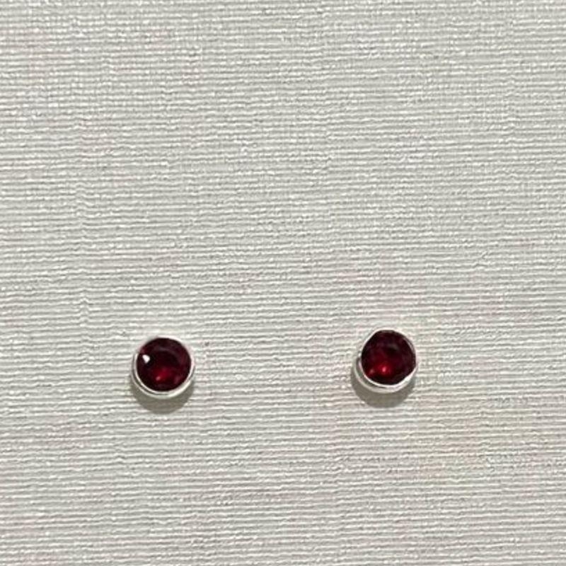 Brinco Fixo Zirconia Vermelha P