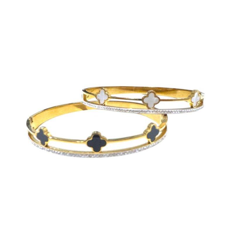 Bracelete Fio Duplo C/ Trevo Preto e Branco e Cravejado em Baixo
