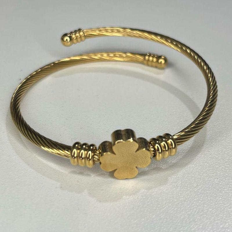 Bracelete Trevo Liso c/ Aro Torcido