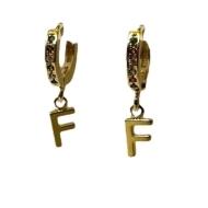Brinco Click Cravejado Com Letra A/B/C/D/E/F/J/L/R/M/P