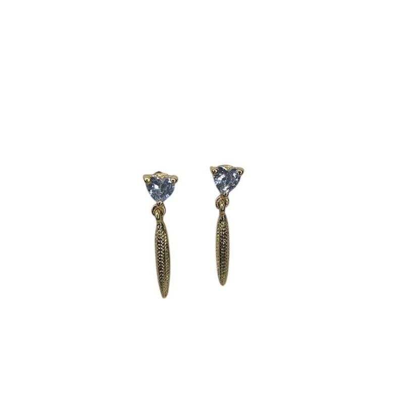 Brinco Fixo Coração Zirconia C/ Folha Pendura